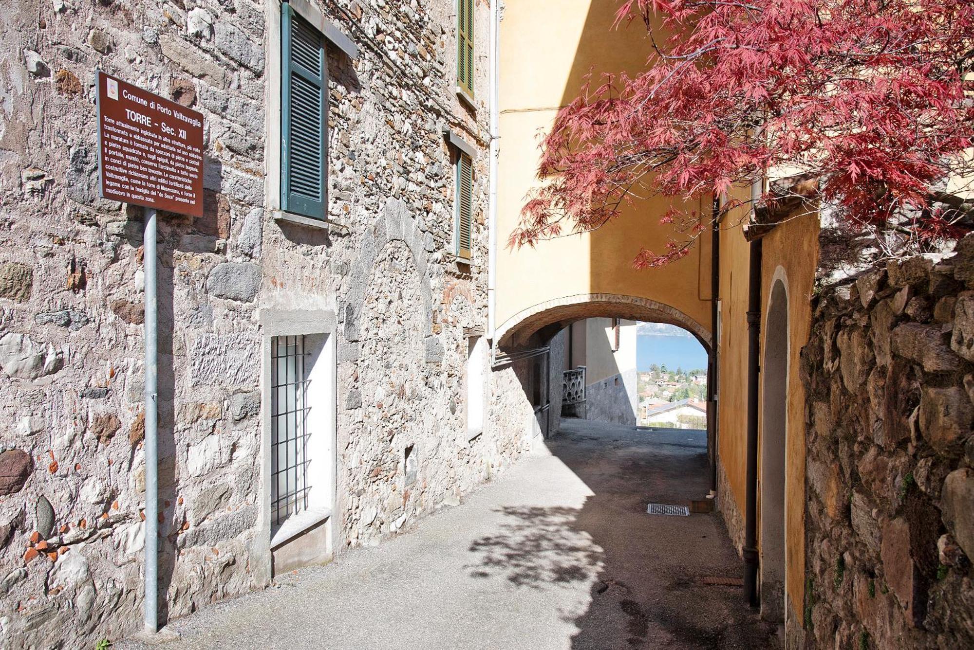 La Vecchia Torre Lejlighed Porto Valtravaglia Eksteriør billede